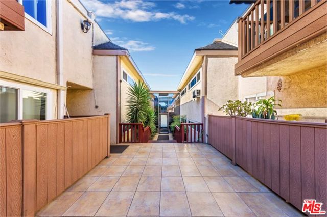 2852 Sawtelle Boulevard, Los Angeles, California 90064, 2 Bedrooms Bedrooms, ,2 BathroomsBathrooms,Condominium,For Sale,Sawtelle,24425787