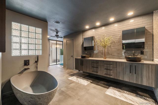 142 Yale Dr, Rancho Mirage CA: https://media.crmls.org/mediaz/de2570d8-a986-4bd6-9761-3c70f38e6bf5.jpg