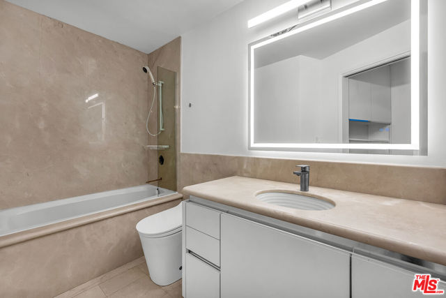 620 The, Redondo Beach CA: https://media.crmls.org/mediaz/de25ae8c-fc49-476a-a524-bcb1d01dfb59.jpg