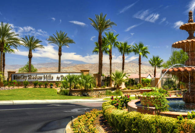 40973 Corte La Fonda, Indio CA: https://media.crmls.org/mediaz/de25f1c9-d3e5-4af0-8246-947f039d8fef.jpg