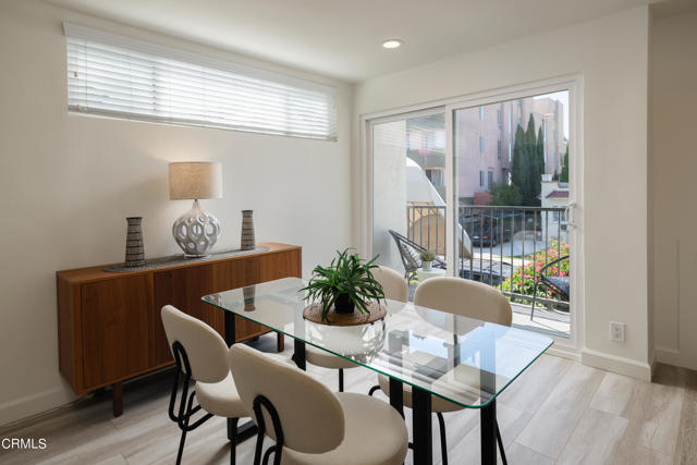 Detail Gallery Image 7 of 25 For 6525 La Mirada Ave #103,  Los Angeles,  CA 90038 - 2 Beds | 2 Baths