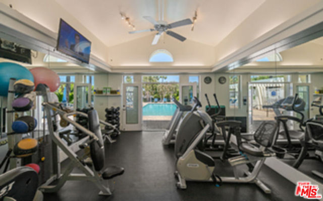 6465 Zuma View Place, Malibu CA: https://media.crmls.org/mediaz/de2642b1-6c47-41a2-ae93-902c206a53f9.jpg