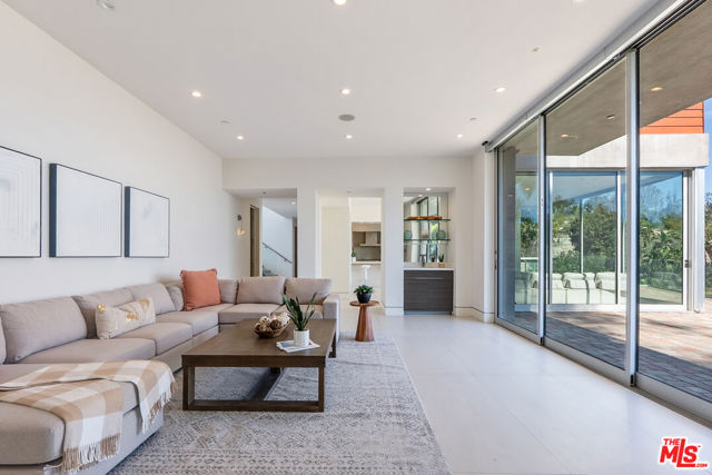 770 Paseo Miramar, Pacific Palisades CA: https://media.crmls.org/mediaz/de2649f8-277a-44a6-bbdf-323919bb83fa.jpg
