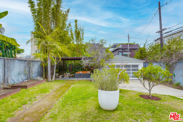 118 Strand Street, Santa Monica CA: https://media.crmls.org/mediaz/de264cfd-2bd2-4896-affc-8c6144c73e86.jpg
