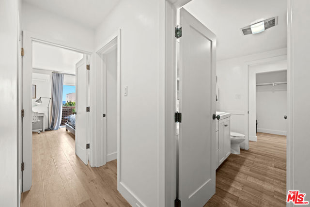 23908 De Ville Way, Malibu CA: https://media.crmls.org/mediaz/de267840-9596-4dd6-9cb4-9de28da2c322.jpg
