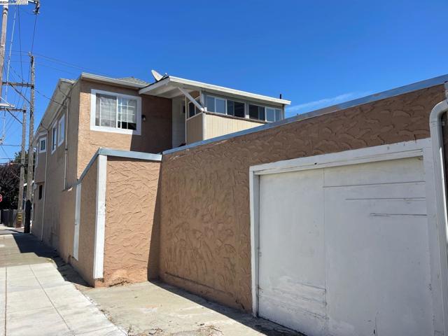 1049 55Th St, Oakland, California 94608, ,Multi-Family,For Sale,55Th St,41069656