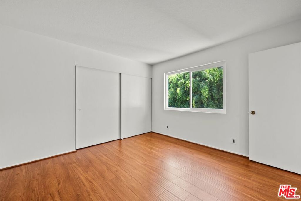 https://media.crmls.org/mediaz/de26e7d4-90c4-411a-a2cd-902e05f1f530.jpg?preset=X-Large