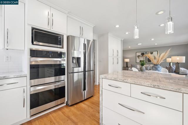 3245 Newport Court, Walnut Creek CA: https://media.crmls.org/mediaz/de27420d-f6f6-4eaf-9849-a12d38498d73.jpg