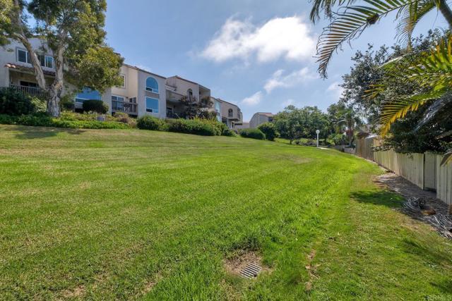 6548 Camino del Parque, Carlsbad CA: https://media.crmls.org/mediaz/de279cad-9000-4d75-87e9-0096431d47b6.jpg