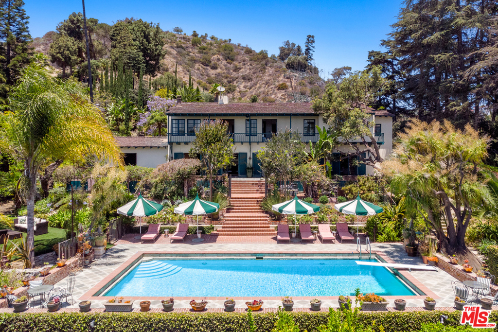 2003 La Brea Terrace