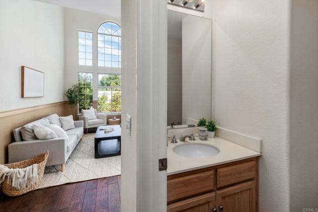 1860 Matin Circle, San Marcos CA: https://media.crmls.org/mediaz/de27ef87-bbaa-4193-aaf3-65a3170e9ef8.jpg