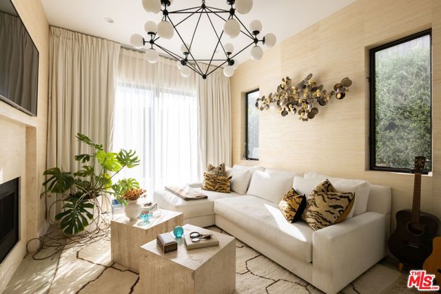 3525 Barry Avenue, Los Angeles CA: https://media.crmls.org/mediaz/de28347c-588b-45d0-8665-67b0c71a22ff.jpg