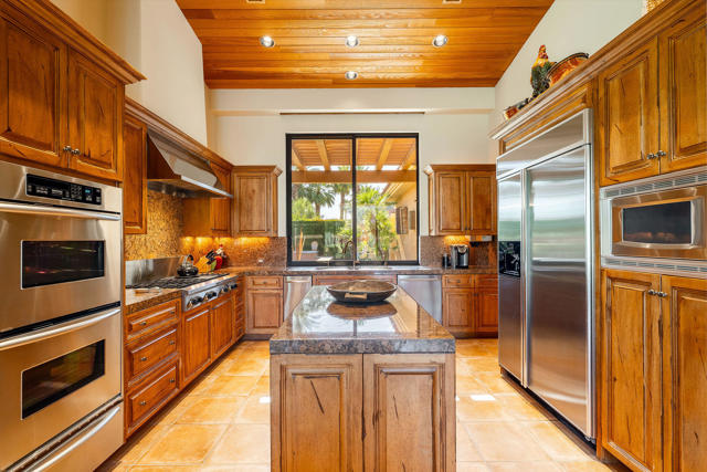 37551 Thompson Road, Rancho Mirage CA: https://media.crmls.org/mediaz/de287b08-38c5-4e34-9429-fef87a831f93.jpg