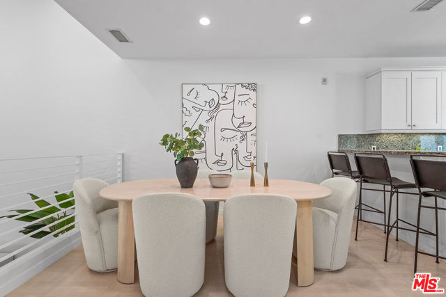 7301 Vista Del Mar, Playa del Rey CA: https://media.crmls.org/mediaz/de28c731-4d64-42ea-9612-c4c4b8195a4a.jpg
