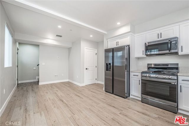 433 W Gage Avenue, Los Angeles CA: https://media.crmls.org/mediaz/de291176-7bf6-44f4-9175-9b32068ed77d.jpg