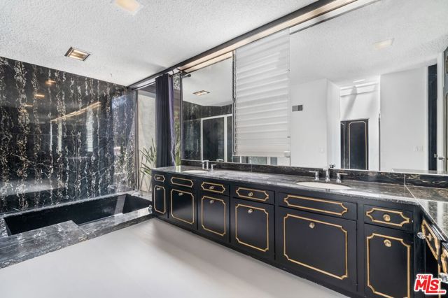 1760 Carla, Beverly Hills CA: https://media.crmls.org/mediaz/de294aba-39f4-436e-8d02-fba79f1cbec2.jpg