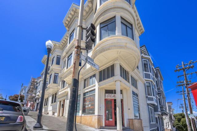806810 Union Street, San Francisco CA: https://media.crmls.org/mediaz/de294bef-9091-40e9-98eb-ddc3cfcec1e1.jpg