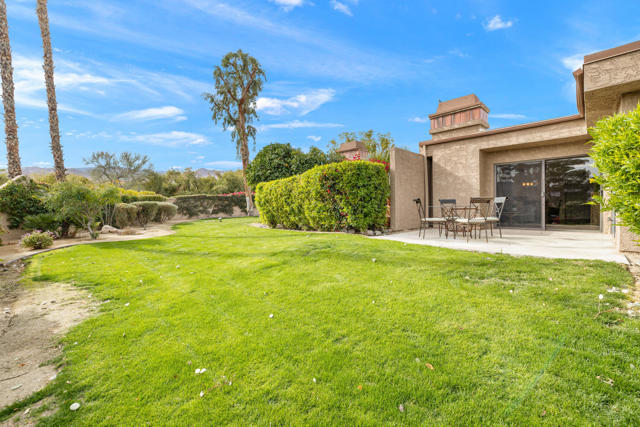 48980 Wildwood Lane, Palm Desert CA: https://media.crmls.org/mediaz/de29a6a5-b021-4818-9cf1-b765510d851d.jpg