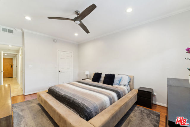 11737 Darlington Avenue, Los Angeles CA: https://media.crmls.org/mediaz/de29c4fa-a778-4add-84ed-95a5fdd85226.jpg