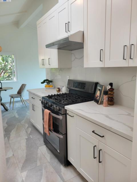 33039 Palmetto Dr, Union City CA: https://media.crmls.org/mediaz/de2a0191-ceaa-473c-b0da-4cec49770cf7.jpg