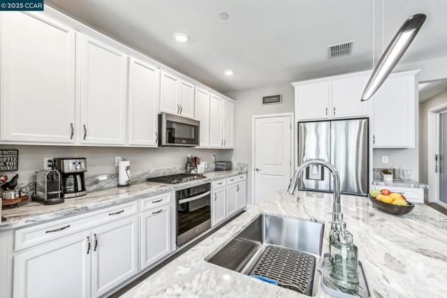 2940 wheat grass street, Sacramento CA: https://media.crmls.org/mediaz/de2a6a1f-5747-4799-8bb2-b1a53f5b2fa6.jpg