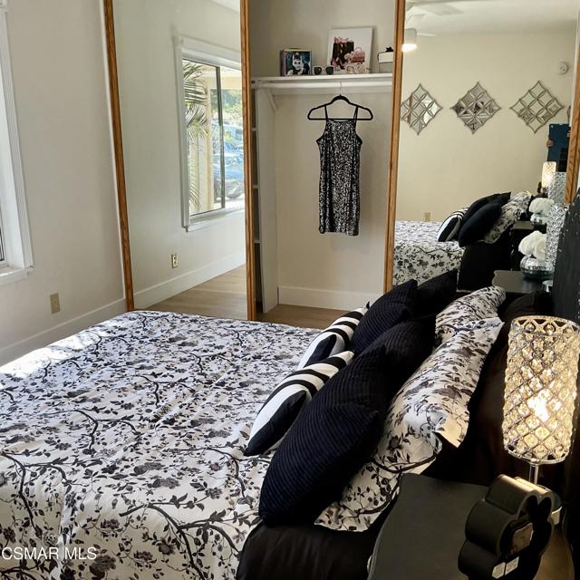 2455 Castlemont Court, Simi Valley CA: https://media.crmls.org/mediaz/de2b68eb-c8ca-417b-90e5-47c86277d78d.jpg