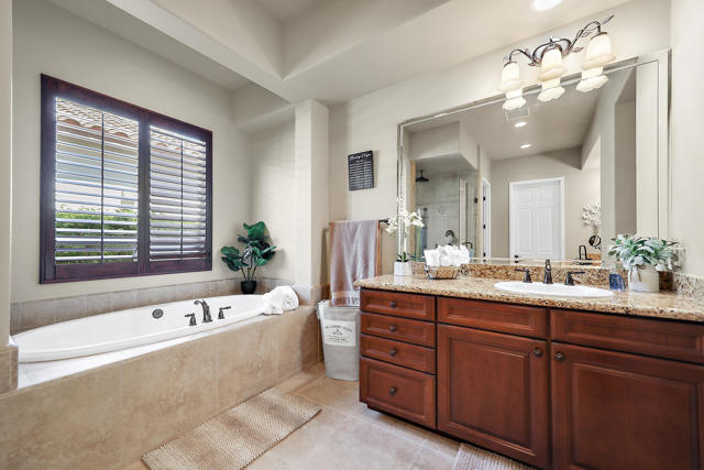 50640 Mandarina, La Quinta CA: https://media.crmls.org/mediaz/de2b8c68-aa66-4fc4-8d3e-1c713790110e.jpg
