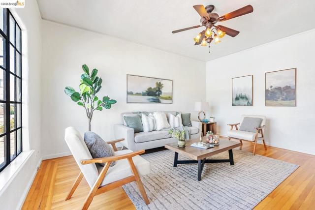 Image 9 of 41 For 848 Stannage Ave 11