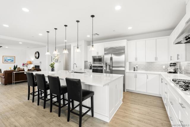 1409 Apex Place, Escondido CA: https://media.crmls.org/mediaz/de2bbc2a-8899-4ed1-85d4-bdc9f3688d35.jpg