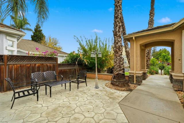 2405 Summerlin Drive, Modesto CA: https://media.crmls.org/mediaz/de2bc47f-83ee-4ebb-b217-d8ce493a330f.jpg