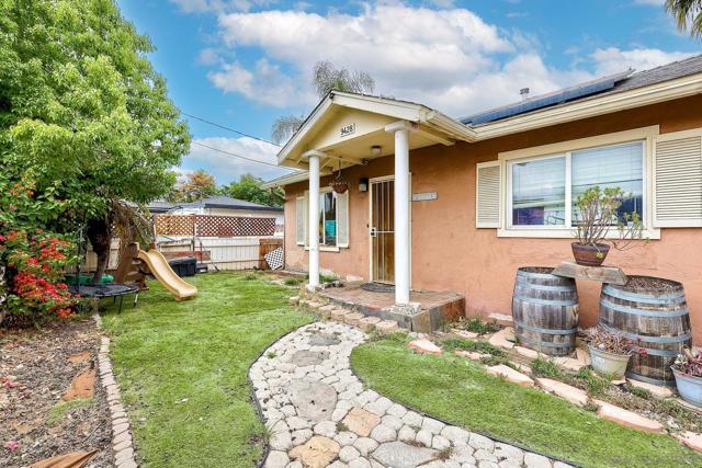 9428 Prospect Ave, Santee CA: https://media.crmls.org/mediaz/de2bccea-84bb-4120-a61b-f8ecdd8c0984.jpg