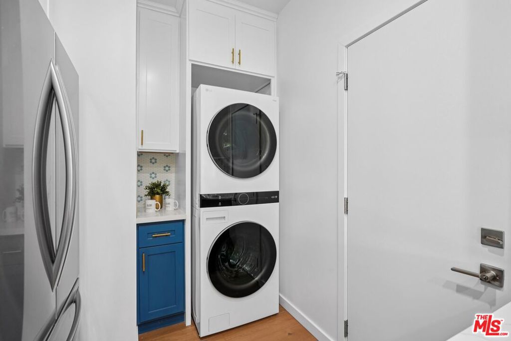https://media.crmls.org/mediaz/de2bd038-f706-4835-af83-3b19fcb81fa1.jpg?preset=X-Large