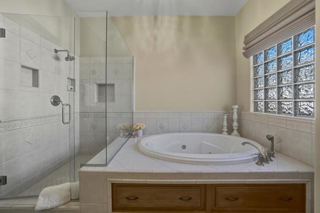 45534 Indian Wells Lane, Indian Wells CA: https://media.crmls.org/mediaz/de2c2626-577f-41ed-9fde-1ee4c7eebe86.jpg