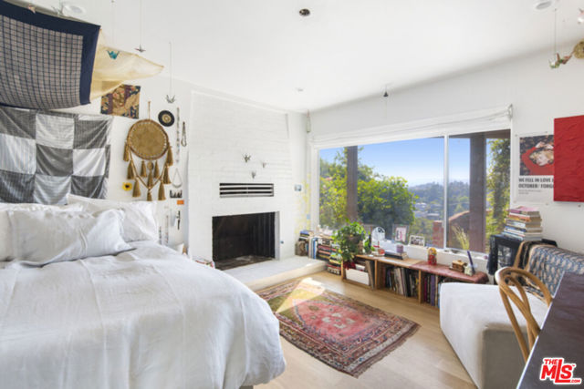 2027 Park Drive, Los Angeles CA: https://media.crmls.org/mediaz/de2c6e17-654d-42b9-a7aa-081b7e26c67a.jpg