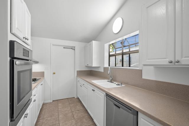 9265 Overton Ave, San Diego CA: https://media.crmls.org/mediaz/de2ccaf6-ccf3-4408-bf2d-c4e256f35deb.jpg