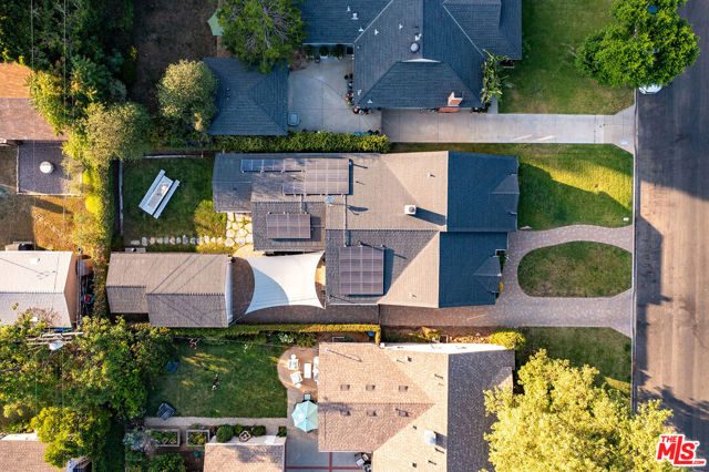 5711 Colbath Avenue, Valley Glen CA: https://media.crmls.org/mediaz/de2d7122-90a4-4595-a9cc-1884567024e7.jpg