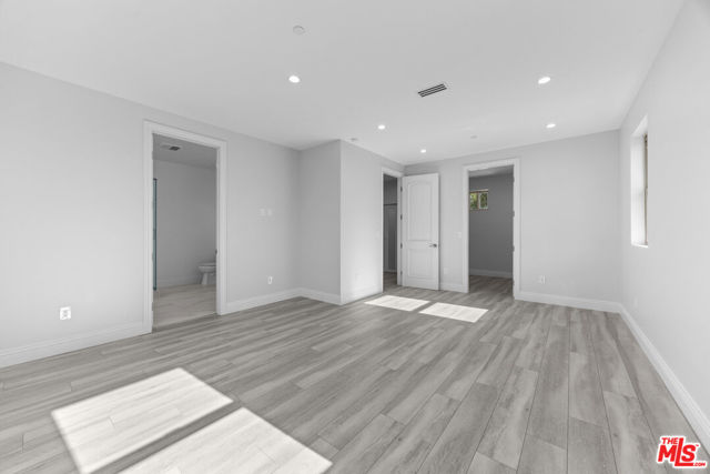 6723 Sunnyslope Avenue, Van Nuys CA: https://media.crmls.org/mediaz/de2d9b57-dcd7-4361-80a6-66e5a484271d.jpg