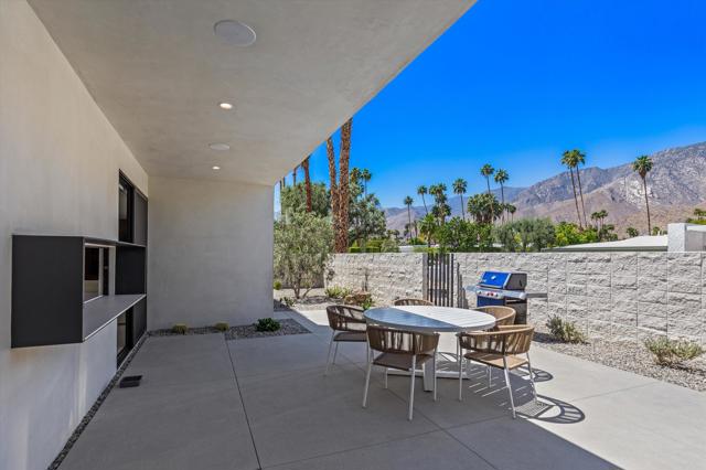 2290 S Yosemite Drive, Palm Springs CA: https://media.crmls.org/mediaz/de2e19ce-e5aa-4eb5-a5fc-6a4535736527.jpg