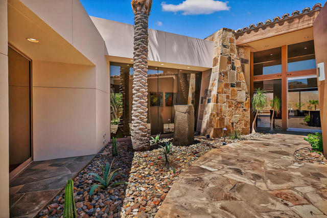 9 Rockcrest, Rancho Mirage CA: https://media.crmls.org/mediaz/de2e1d31-2297-4e34-93b2-dd73b467779b.jpg