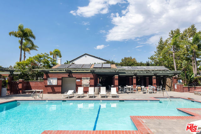 10 Village Circle, Manhattan Beach, California 90266, 3 Bedrooms Bedrooms, ,2 BathroomsBathrooms,Residential,For Sale,Village,25585917