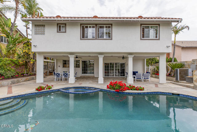 8857 Bluffdale Dr, Sun Valley CA: https://media.crmls.org/mediaz/de2eb10b-8739-4041-b5d6-d163f309426b.jpg