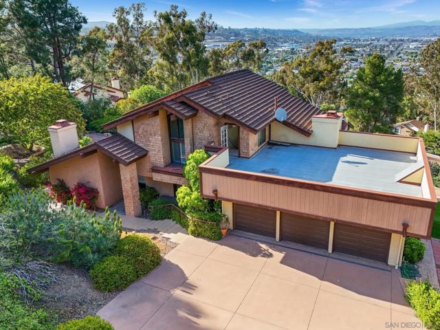 1586 Kimberly Woods Dr, El Cajon CA: https://media.crmls.org/mediaz/de2f1fb7-9496-4494-b575-21e129c3a17e.jpg