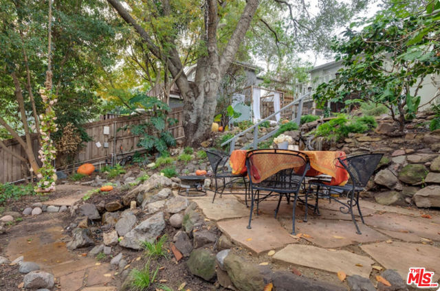 19544 Bowers Drive, Topanga CA: https://media.crmls.org/mediaz/de2fbc89-08a1-4541-b93b-d2171c169db2.jpg