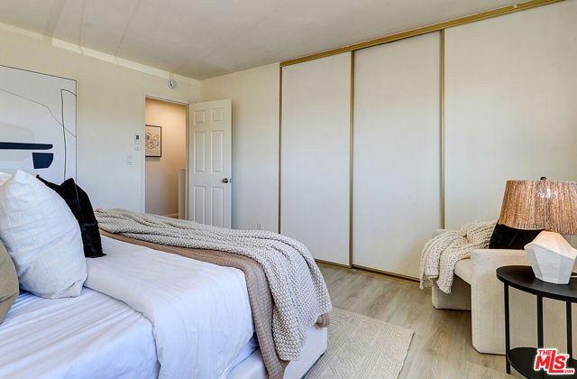 2452 Chelsea Place, Santa Monica CA: https://media.crmls.org/mediaz/de301fc3-e66a-4be9-b9d1-b21652944ea2.jpg