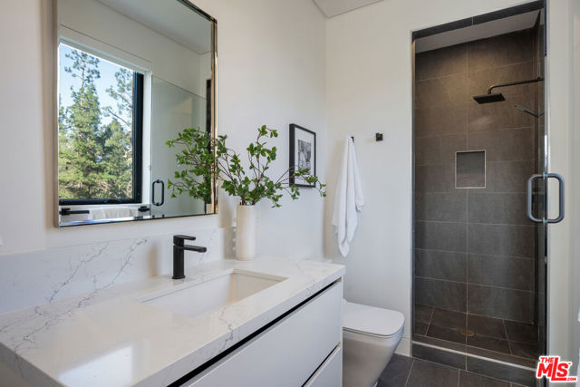 4128 Vantage Avenue, Studio City CA: https://media.crmls.org/mediaz/de30c7b6-cc90-47cc-8b55-67ad9d82feea.jpg