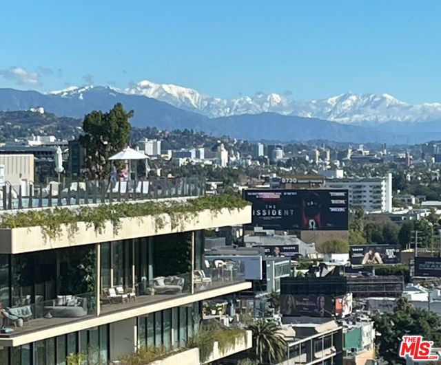 999 N Doheny Drive, West Hollywood CA: https://media.crmls.org/mediaz/de30cdd5-eb11-4fd1-b695-e6e885dc4741.jpg