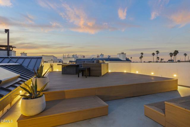 3256 Ocean Drive, Oxnard CA: https://media.crmls.org/mediaz/de31124e-3171-4073-adfd-91e1b21eaef3.jpg