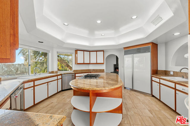 32215 Pacific Coast Highway, Malibu CA: https://media.crmls.org/mediaz/de316dfd-08c1-4223-97f6-b40603faa30c.jpg