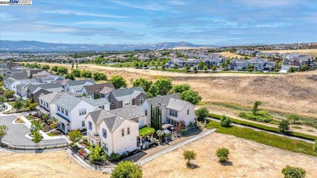 4369 Table Mountain Rd, Dublin CA: https://media.crmls.org/mediaz/de317f09-8a2e-466c-b68a-714a9e5defde.jpg