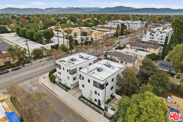 13822 Oxnard Street, Van Nuys CA: https://media.crmls.org/mediaz/de3189ed-aae3-4913-bf9e-a5a38c0178a1.jpg